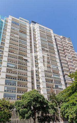 Apartamento à venda com 320m², 3 quartos e 1 vaga Apartamento à venda com 320m², 3 quartos e 1 vagaFachada