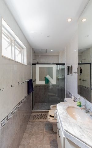 Apartamento à venda com 320m², 3 quartos e 1 vaga Apartamento à venda com 320m², 3 quartos e 1 vagaBanheiro da Suíte 3 - 2 andar