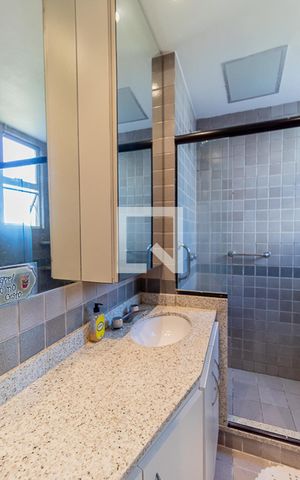 Apartamento à venda com 320m², 3 quartos e 1 vaga Apartamento à venda com 320m², 3 quartos e 1 vagaBanheiro da Suíte 1 - 1 andar