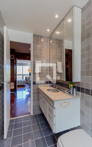 Apartamento à venda com 320m², 3 quartos e 1 vaga Apartamento à venda com 320m², 3 quartos e 1 vagaBanheiro da Suíte 2 - 1 andar