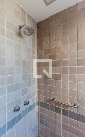 Apartamento à venda com 320m², 3 quartos e 1 vaga Apartamento à venda com 320m², 3 quartos e 1 vagaBanheiro da Suíte 1 - 1 andar