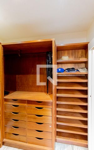 Apartamento à venda com 320m², 3 quartos e 1 vaga Apartamento à venda com 320m², 3 quartos e 1 vagaCloset da suíte 3 - 2 andar