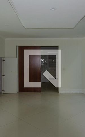 Casa de condomínio à venda com 600m², 6 quartos e 3 vagas Casa de condomínio à venda com 600m², 6 quartos e 3 vagasSala 2