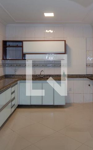 Casa de condomínio à venda com 600m², 6 quartos e 3 vagas Casa de condomínio à venda com 600m², 6 quartos e 3 vagasCozinha