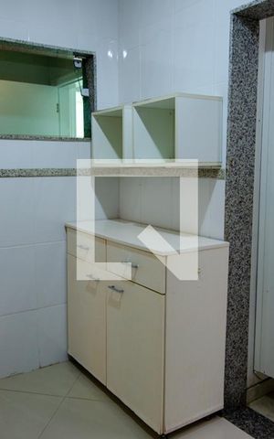 Casa de condomínio à venda com 600m², 6 quartos e 3 vagas Casa de condomínio à venda com 600m², 6 quartos e 3 vagasÁrea de serviço