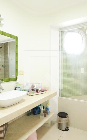 Apartamento à venda com 330m², 4 quartos e 3 vagasBanheiro da Suíte 1