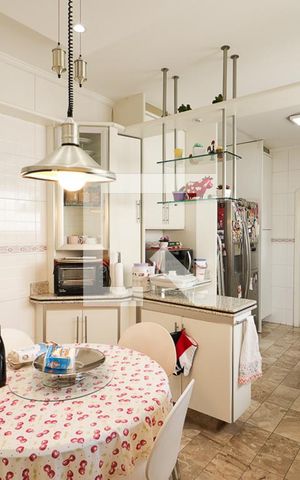 Apartamento à venda com 330m², 4 quartos e 3 vagasCozinha