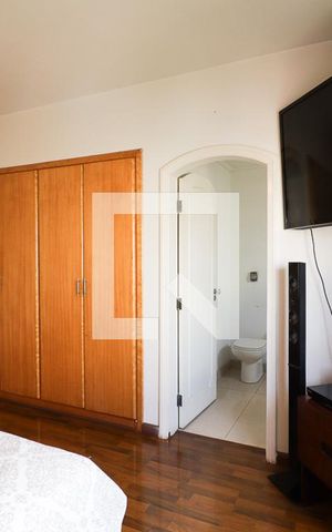 Apartamento à venda com 330m², 4 quartos e 3 vagasSuíte 2