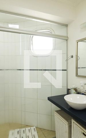 Apartamento à venda com 330m², 4 quartos e 3 vagasBanheiro da Suíte 2
