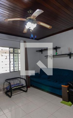 Casa à venda com 180m², 3 quartos e 2 vagas Casa à venda com 180m², 3 quartos e 2 vagasSala