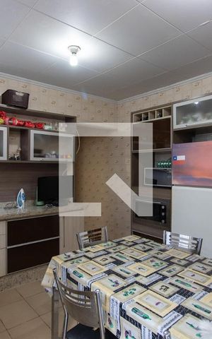 Casa à venda com 180m², 3 quartos e 2 vagas Casa à venda com 180m², 3 quartos e 2 vagasQuarto