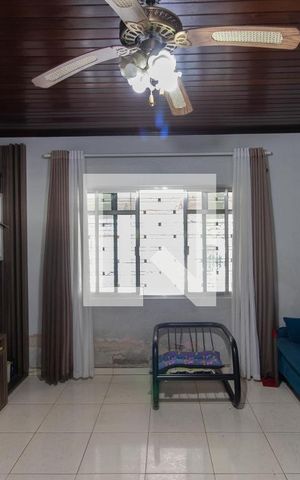 Casa à venda com 180m², 3 quartos e 2 vagas Casa à venda com 180m², 3 quartos e 2 vagasSala