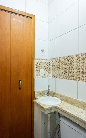 Casa de condomínio à venda com 25m², 1 quarto e sem vaga Casa de condomínio à venda com 25m², 1 quarto e sem vagaBanheiro
