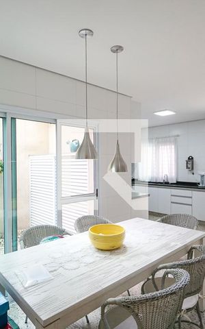 Casa à venda com 152m², 3 quartos e 2 vagas Casa à venda com 152m², 3 quartos e 2 vagasCopa
