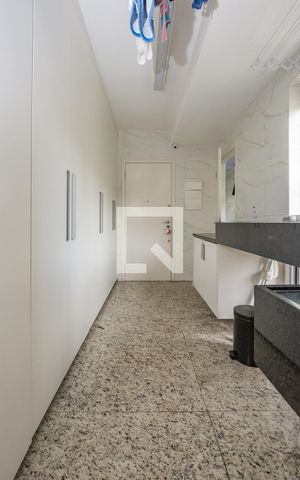 Apartamento para alugar com 220m², 4 quartos e 4 vagas Apartamento para alugar com 220m², 4 quartos e 4 vagasÁrea de Serviço