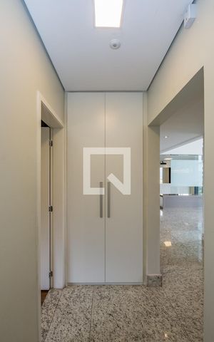 Apartamento para alugar com 220m², 4 quartos e 4 vagas Apartamento para alugar com 220m², 4 quartos e 4 vagasCorredor