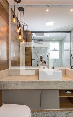 Apartamento para alugar com 220m², 4 quartos e 4 vagas Apartamento para alugar com 220m², 4 quartos e 4 vagasBanheiro da Suíte 1