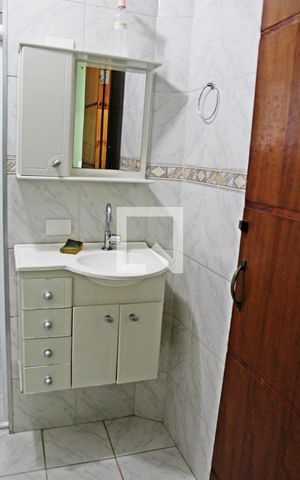 Casa à venda com 165m², 3 quartos e 2 vagasBanheiro