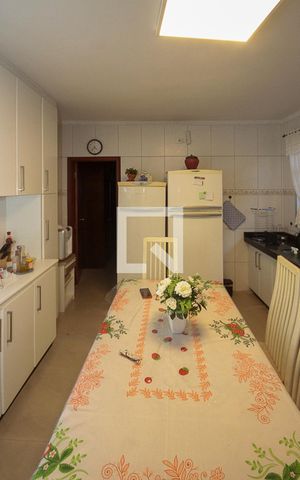 Casa à venda com 159m², 3 quartos e 2 vagas Casa à venda com 159m², 3 quartos e 2 vagasCozinha