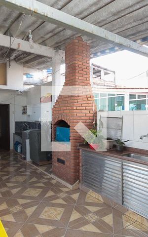 Casa à venda com 159m², 3 quartos e 2 vagas Casa à venda com 159m², 3 quartos e 2 vagasTerraço