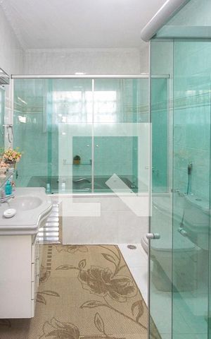 Casa à venda com 159m², 3 quartos e 2 vagas Casa à venda com 159m², 3 quartos e 2 vagasBanheiro da Suite