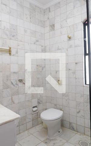 Casa à venda com 390m², 5 quartos e 7 vagasBanheiro da Suíte 3