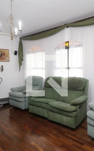 Casa à venda com 390m², 5 quartos e 7 vagasSala de TV e Hall