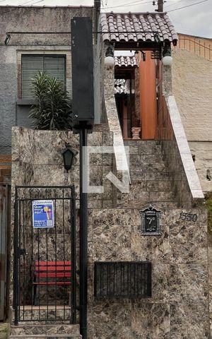 Casa à venda com 163m², 4 quartos e sem vaga Casa à venda com 163m², 4 quartos e sem vagaFachada