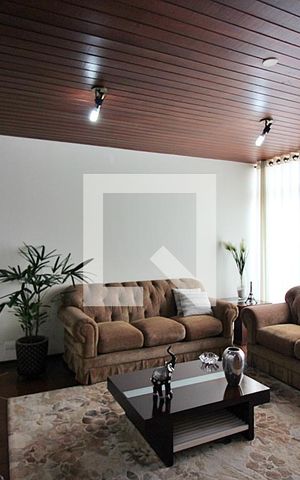 Casa à venda com 233m², 3 quartos e 3 vagasSala 