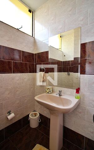 Casa à venda com 233m², 3 quartos e 3 vagasBanheiro da Area da Churrasqueira 