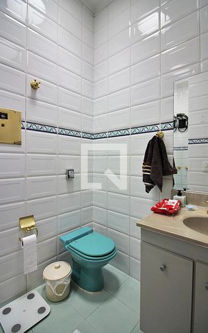 Casa à venda com 233m², 3 quartos e 3 vagasBanheiro Social
