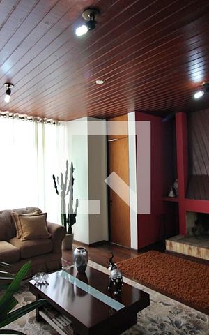 Casa à venda com 233m², 3 quartos e 3 vagasSala 