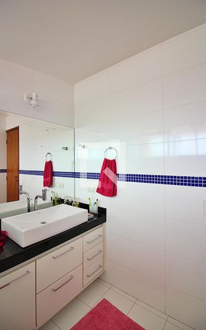 Casa à venda com 233m², 3 quartos e 3 vagasBanheiro do Quarto 1 - Suíte