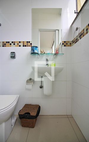 Casa à venda com 233m², 3 quartos e 3 vagasBanheiro de serviço
