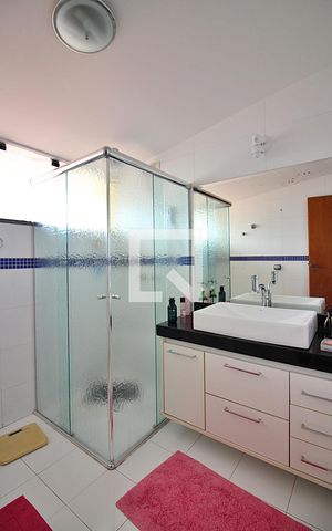 Casa à venda com 233m², 3 quartos e 3 vagasBanheiro do Quarto 1 - Suíte