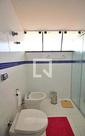 Casa à venda com 233m², 3 quartos e 3 vagasBanheiro do Quarto 1 - Suíte