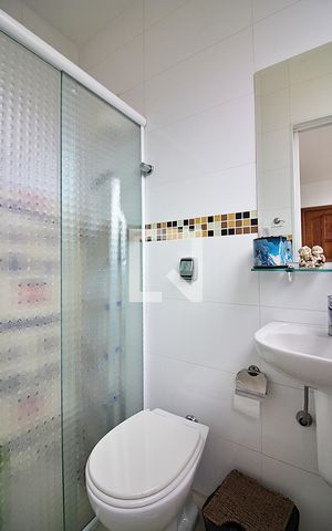 Casa à venda com 233m², 3 quartos e 3 vagasBanheiro de serviço