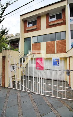 Casa à venda com 233m², 3 quartos e 3 vagasFachada