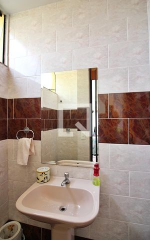 Casa à venda com 233m², 3 quartos e 3 vagasBanheiro da Área da Churrasqueira 