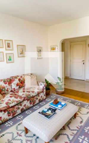 Apartamento à venda com 250m², 3 quartos e 4 vagas Apartamento à venda com 250m², 3 quartos e 4 vagasSala de TV