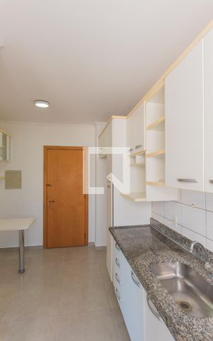 Apartamento para alugar com 78m², 3 quartos e 2 vagas Apartamento para alugar com 78m², 3 quartos e 2 vagasCozinha