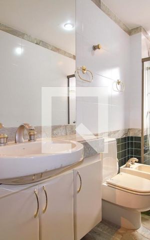 Apartamento à venda com 260m², 4 quartos e 4 vagasBanheiro 1