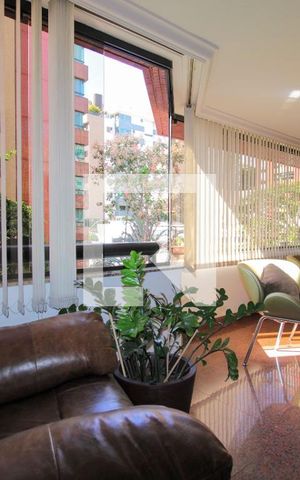 Apartamento à venda com 260m², 4 quartos e 4 vagasSala