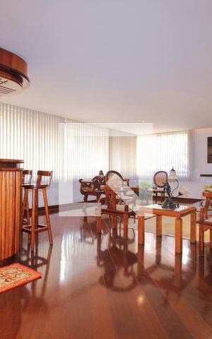 Apartamento à venda com 260m², 4 quartos e 4 vagasSala
