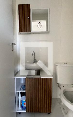 Apartamento à venda com 38m², 2 quartos e sem vaga Apartamento à venda com 38m², 2 quartos e sem vagaBanheiro Social