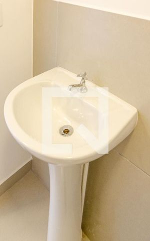 Apartamento à venda com 36m², 2 quartos e sem vaga Apartamento à venda com 36m², 2 quartos e sem vagaBanheiro Social