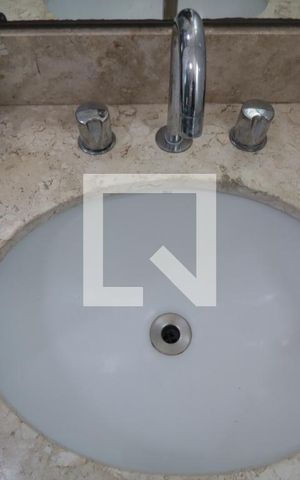 Apartamento à venda com 130m², 3 quartos e 2 vagasBanheiro da Suite 2 -pia