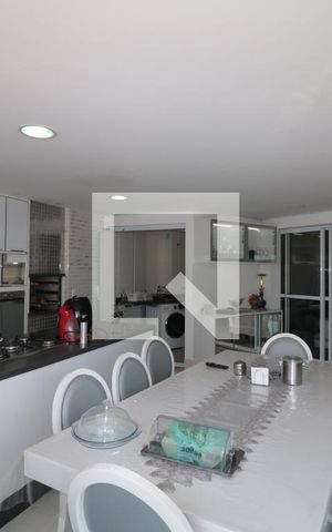 Apartamento à venda com 130m², 3 quartos e 2 vagasCozinha