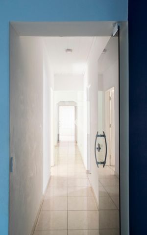 Casa à venda com 500m², 4 quartos e 3 vagas Casa à venda com 500m², 4 quartos e 3 vagasCorredor