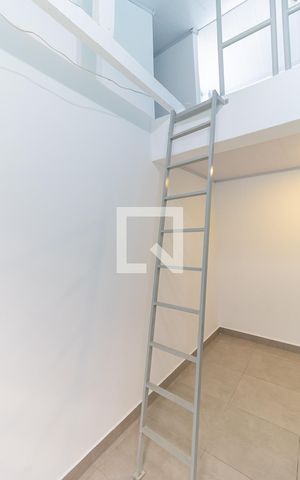 Studio para alugar com 25m², 1 quarto e sem vagaEscada